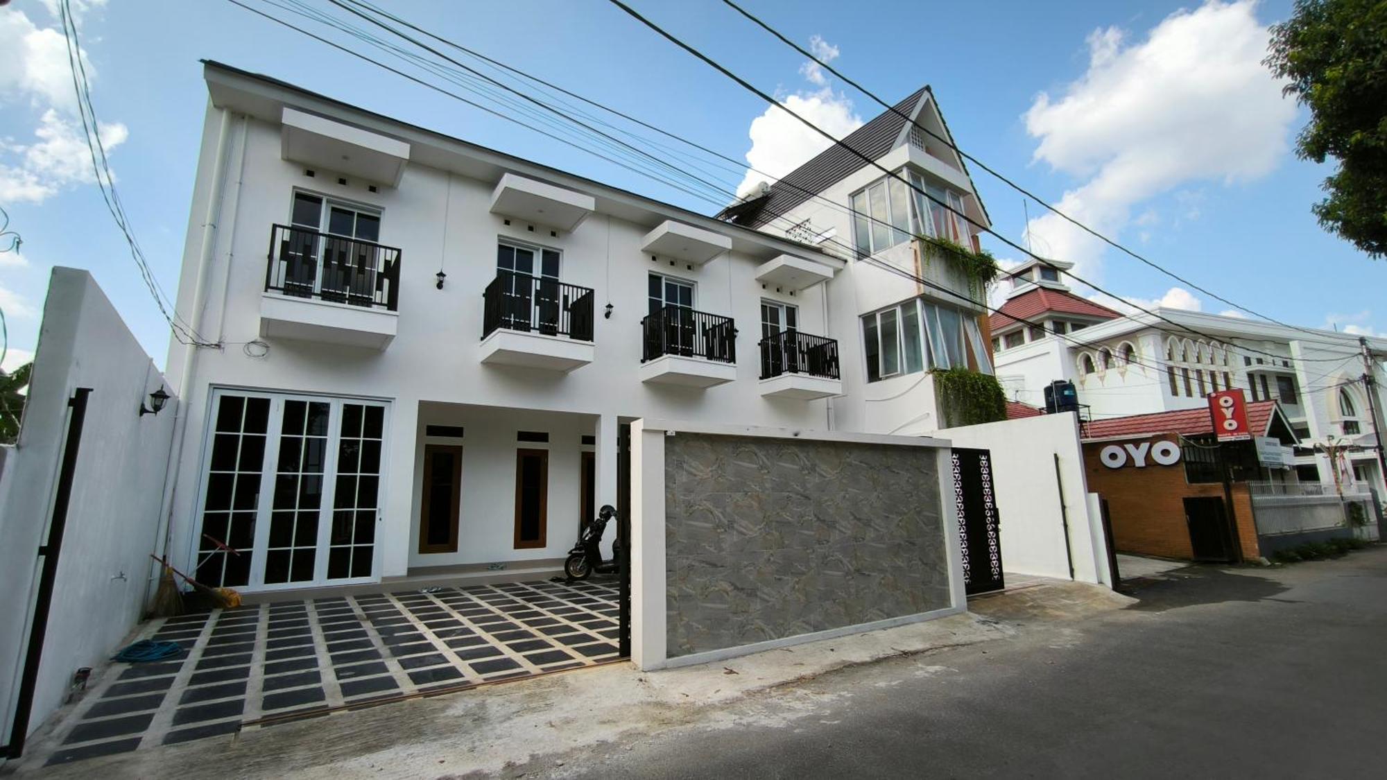 House Of Bedjo Powered By Cocotel Yogyakarta Exterior foto